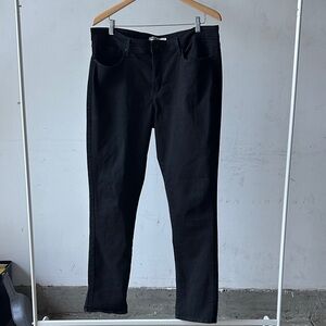 Signature by Levi Strauss Totally Shaping Straight Leg Jeans